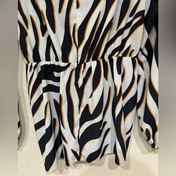 ASOS Women’s Zebra Print Long Sleeve Deep V-Neck Blouse Size 8 - Picture 8 of 14